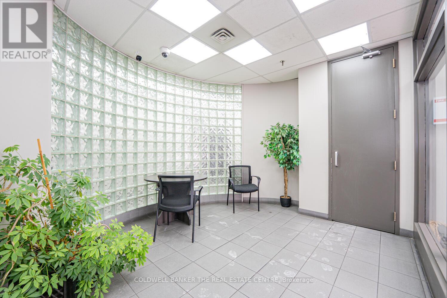 6015 Kestrel Road, Mississauga, Ontario  L5T 1S8 - Photo 4 - W12834502