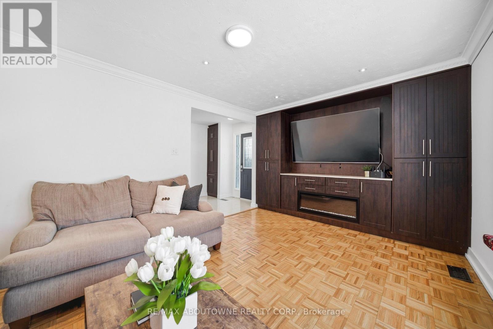 1238 Bray Court, Mississauga, Ontario  L5J 3S5 - Photo 10 - W12834550