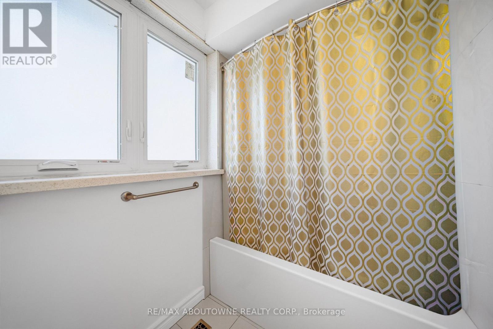 1238 Bray Court, Mississauga, Ontario  L5J 3S5 - Photo 22 - W12834550