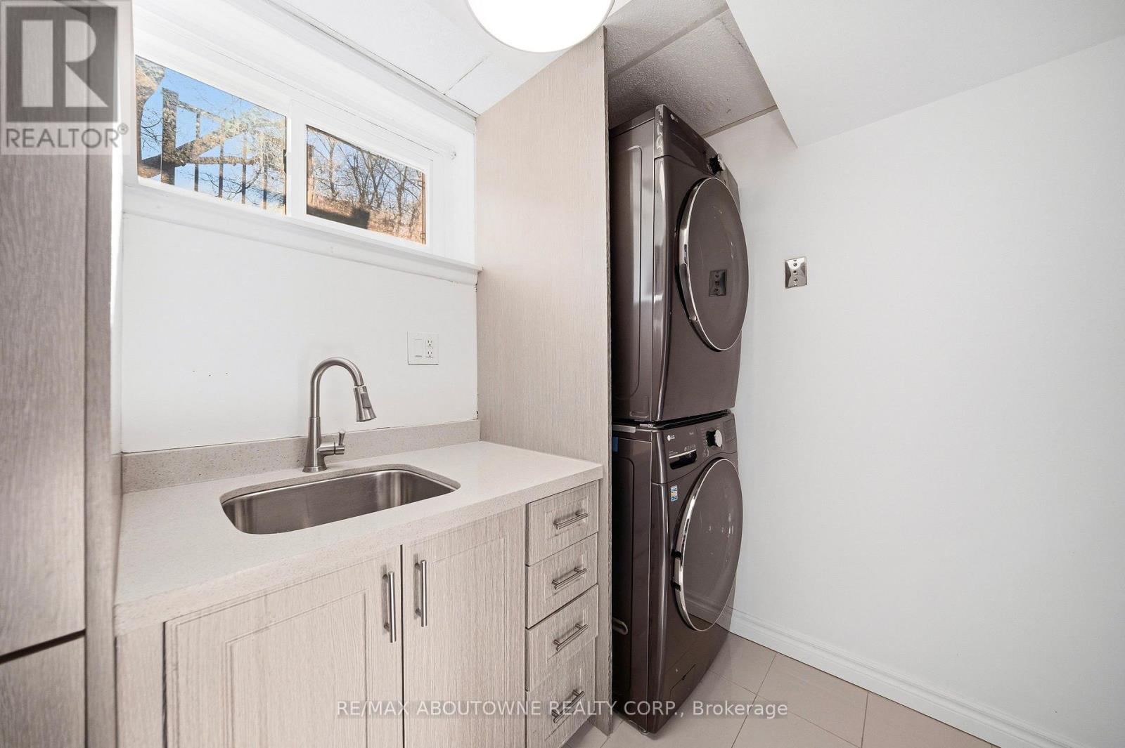 1238 Bray Court, Mississauga, Ontario  L5J 3S5 - Photo 33 - W12834550