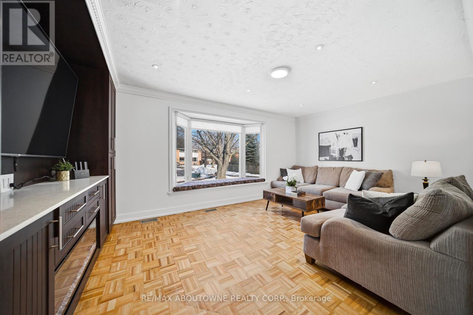 1238 Bray Court, Mississauga, Ontario  L5J 3S5 - Photo 7 - W12834550