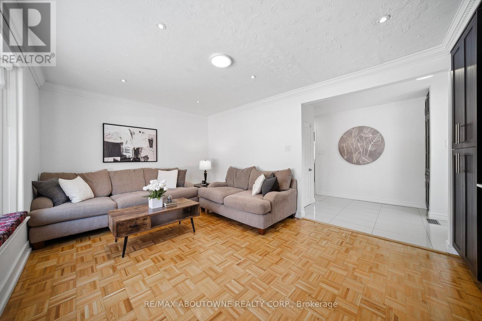 1238 Bray Court, Mississauga, Ontario  L5J 3S5 - Photo 9 - W12834550