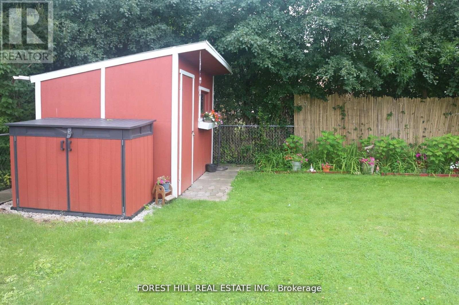 130 Verobeach Boulevard, Toronto, Ontario  M9M 1R1 - Photo 19 - W12834566