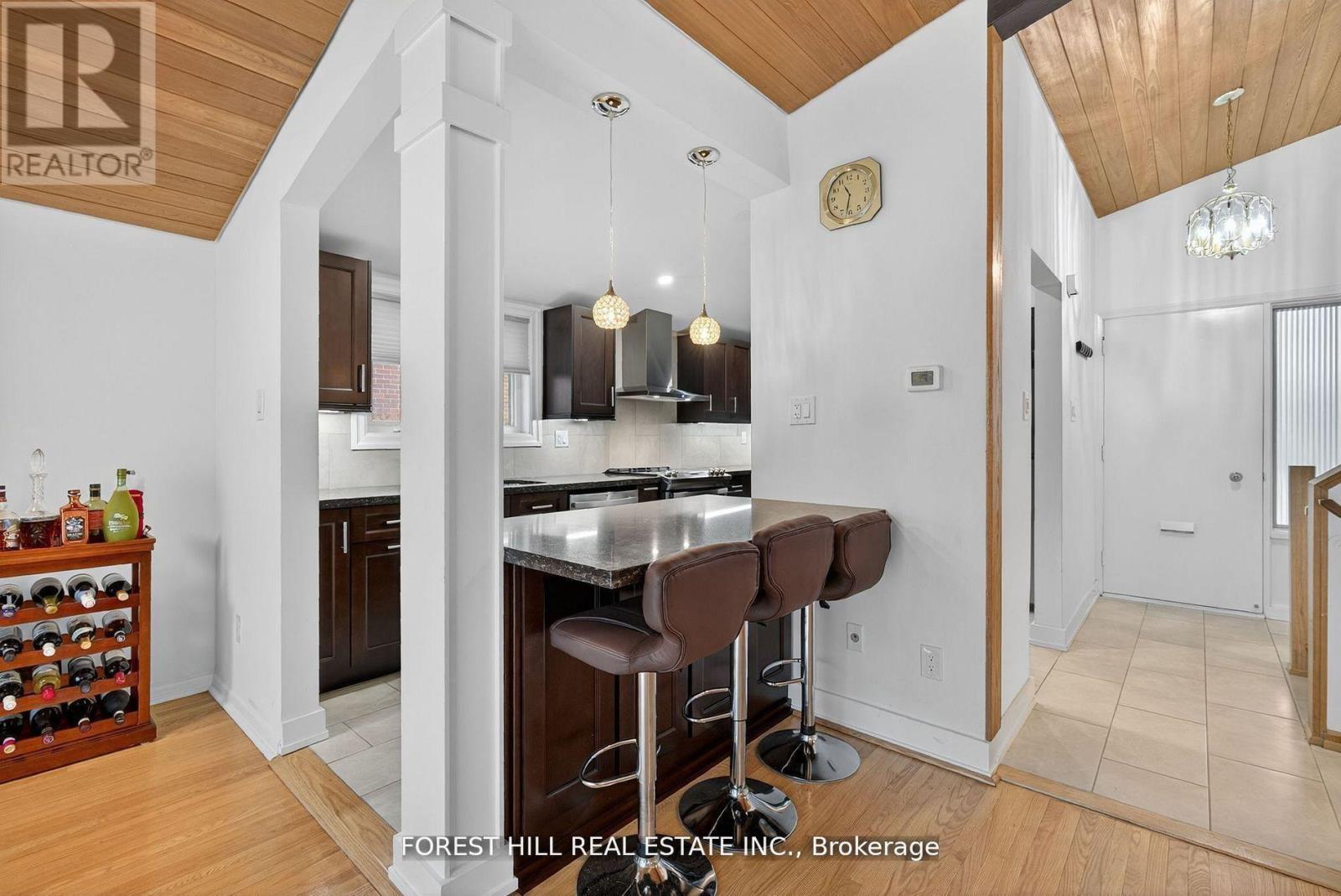 130 Verobeach Boulevard, Toronto, Ontario  M9M 1R1 - Photo 4 - W12834566