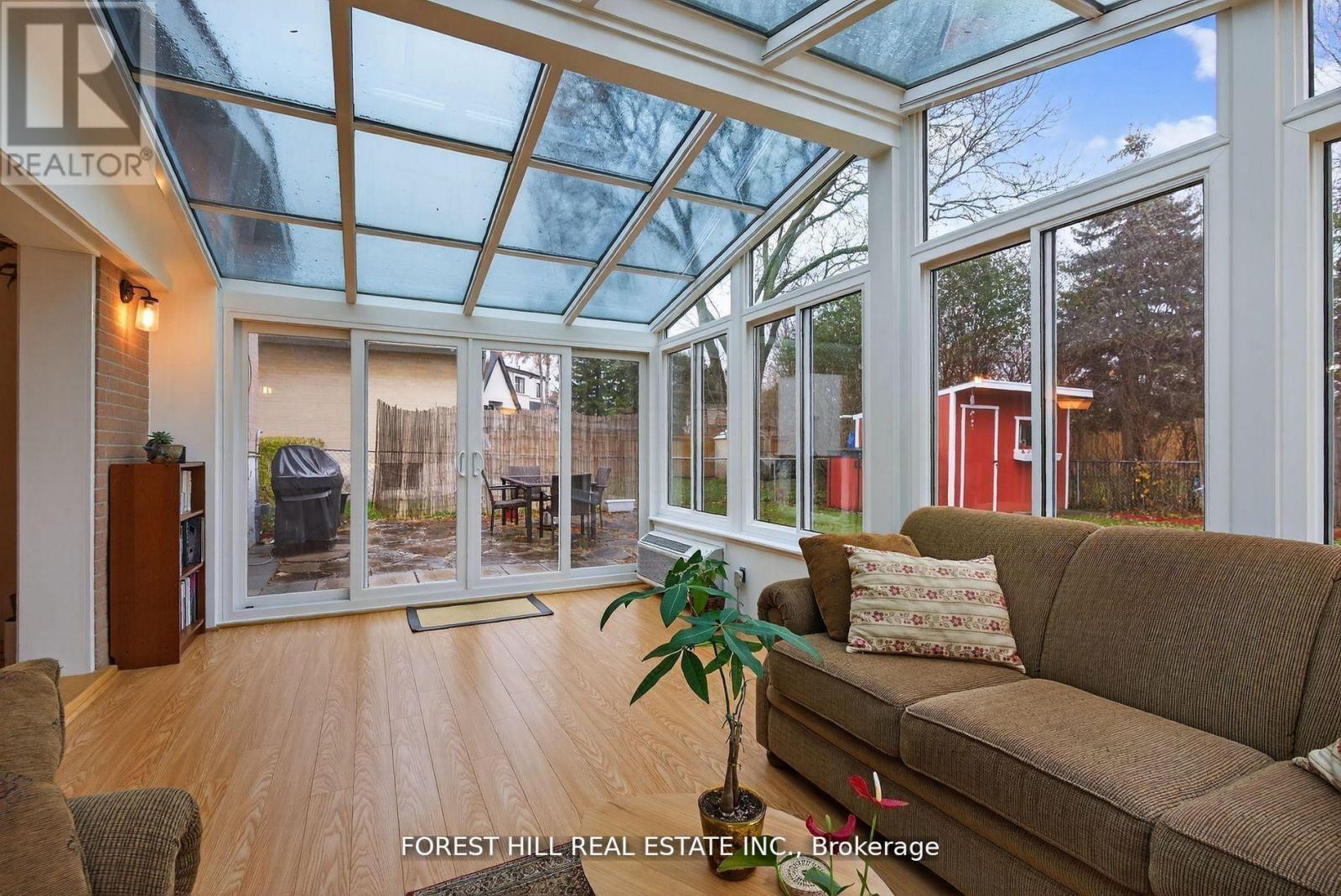 130 Verobeach Boulevard, Toronto, Ontario  M9M 1R1 - Photo 9 - W12834566