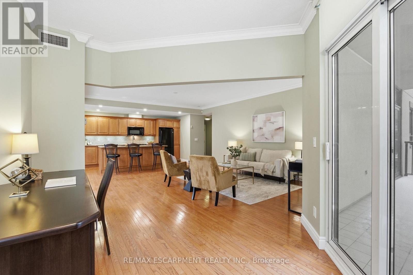 512 - 399 Elizabeth Street, Burlington, Ontario  L7R 0A4 - Photo 17 - W12834582