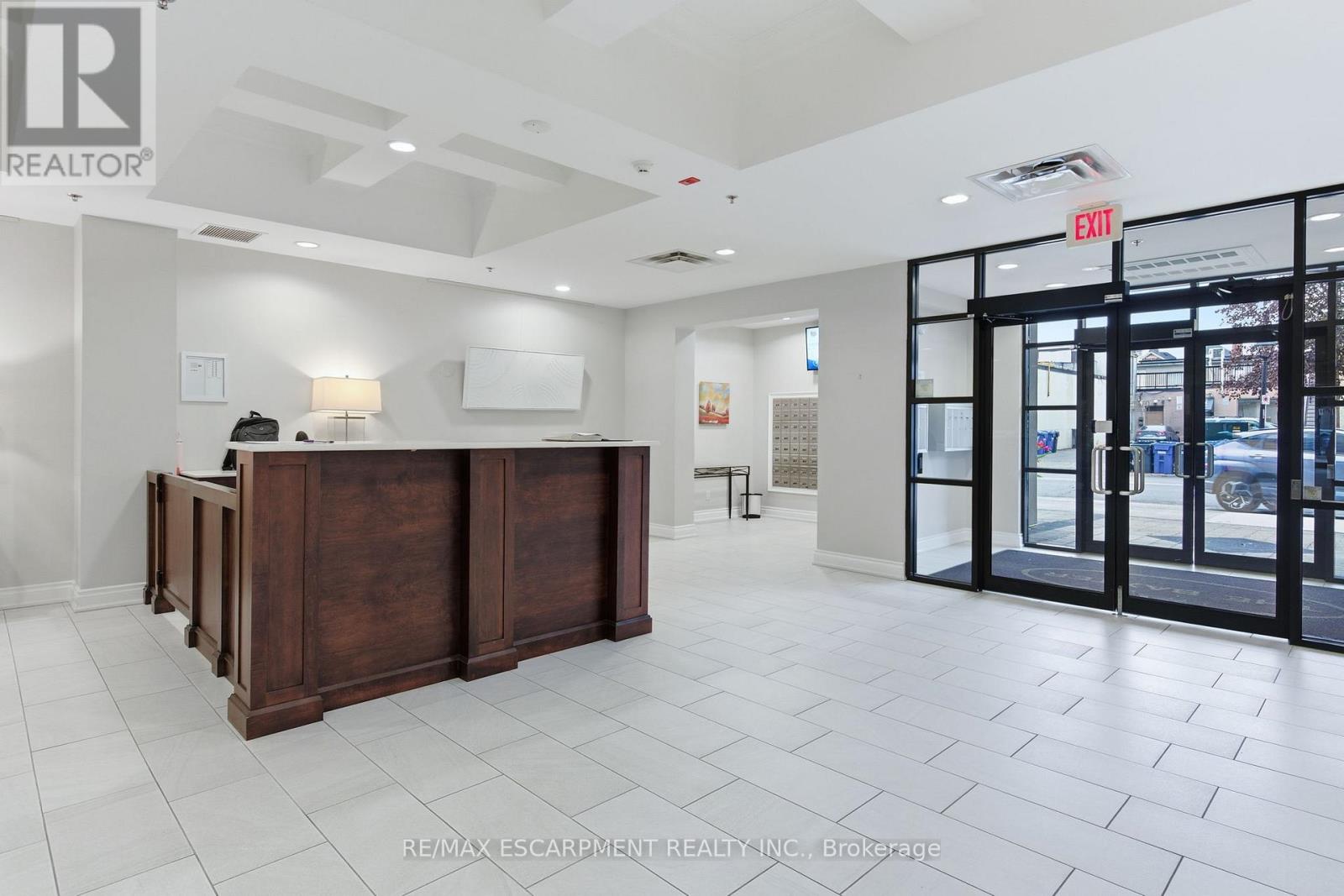 512 - 399 Elizabeth Street, Burlington, Ontario  L7R 0A4 - Photo 6 - W12834582