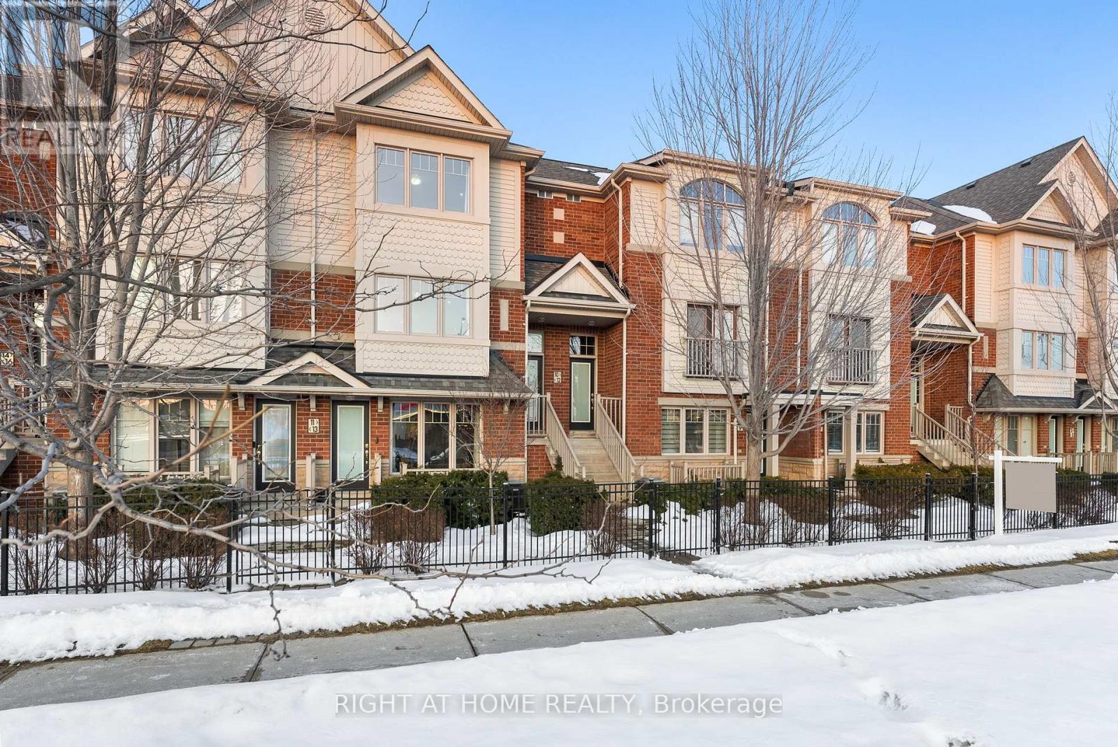 12 - 5725 Tenth Line W, Mississauga, Ontario  L5M 0P7 - Photo 2 - W12834614