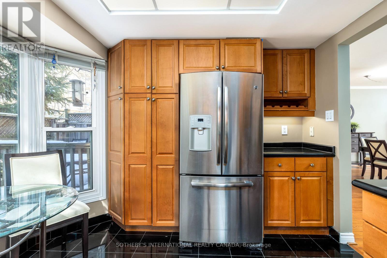 26 Tamarack Circle, Toronto, Ontario  M9P 3T9 - Photo 15 - W12834622