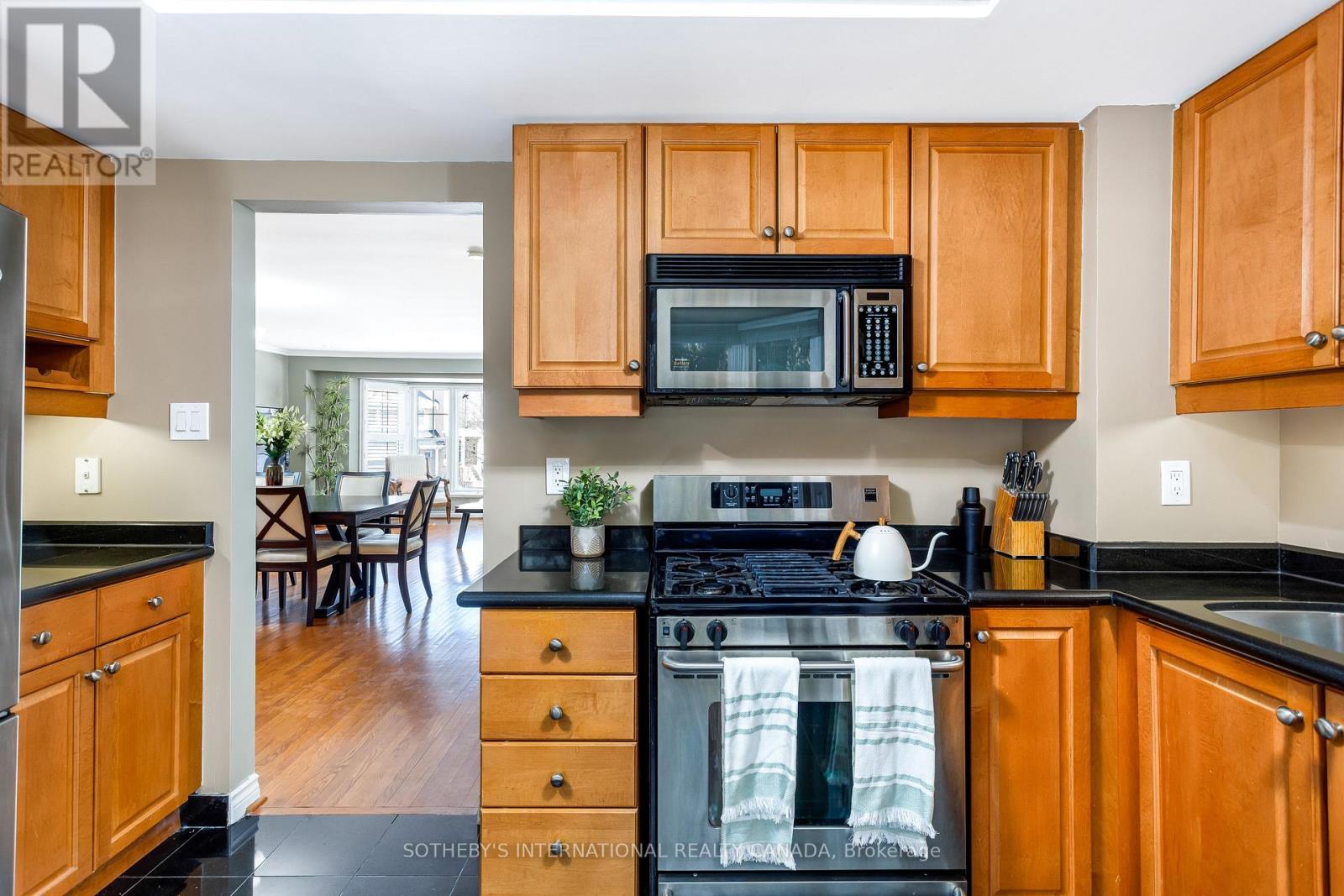 26 Tamarack Circle, Toronto, Ontario  M9P 3T9 - Photo 16 - W12834622