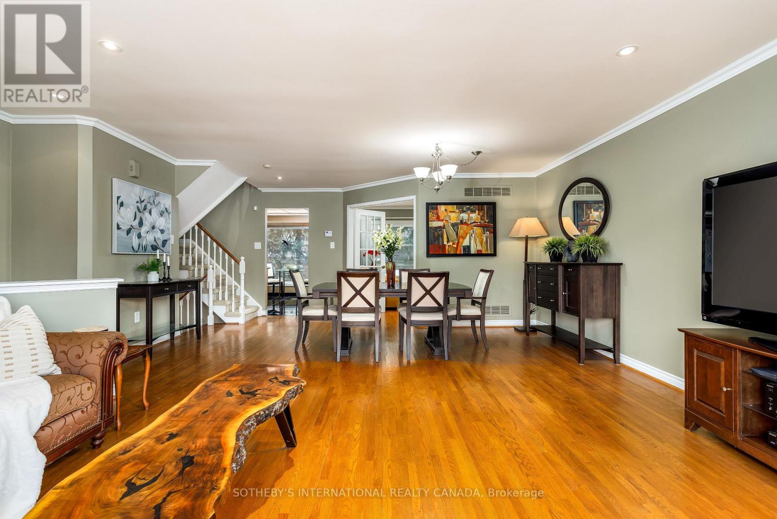 26 Tamarack Circle, Toronto, Ontario  M9P 3T9 - Photo 2 - W12834622