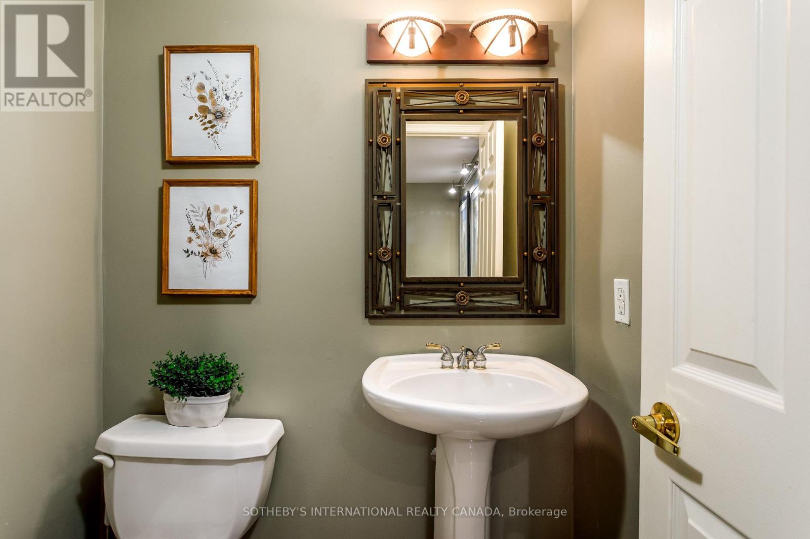 26 Tamarack Circle, Toronto, Ontario  M9P 3T9 - Photo 21 - W12834622