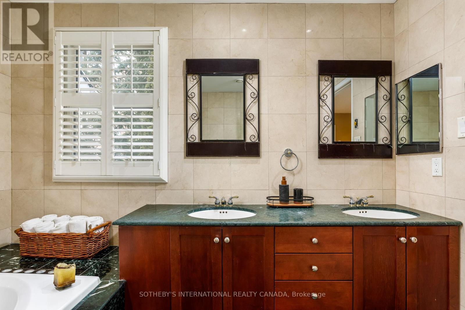 26 Tamarack Circle, Toronto, Ontario  M9P 3T9 - Photo 27 - W12834622