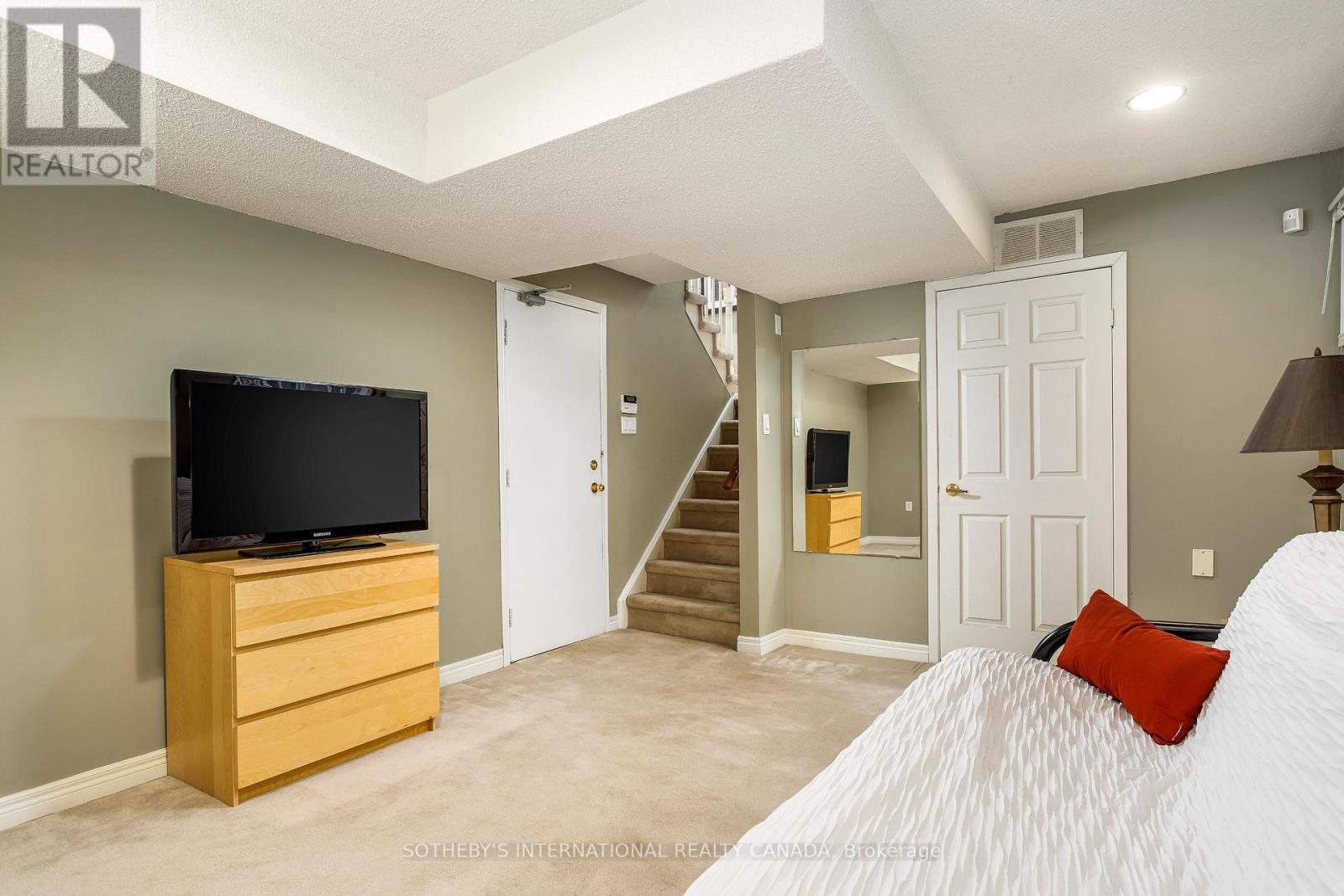 26 Tamarack Circle, Toronto, Ontario  M9P 3T9 - Photo 36 - W12834622