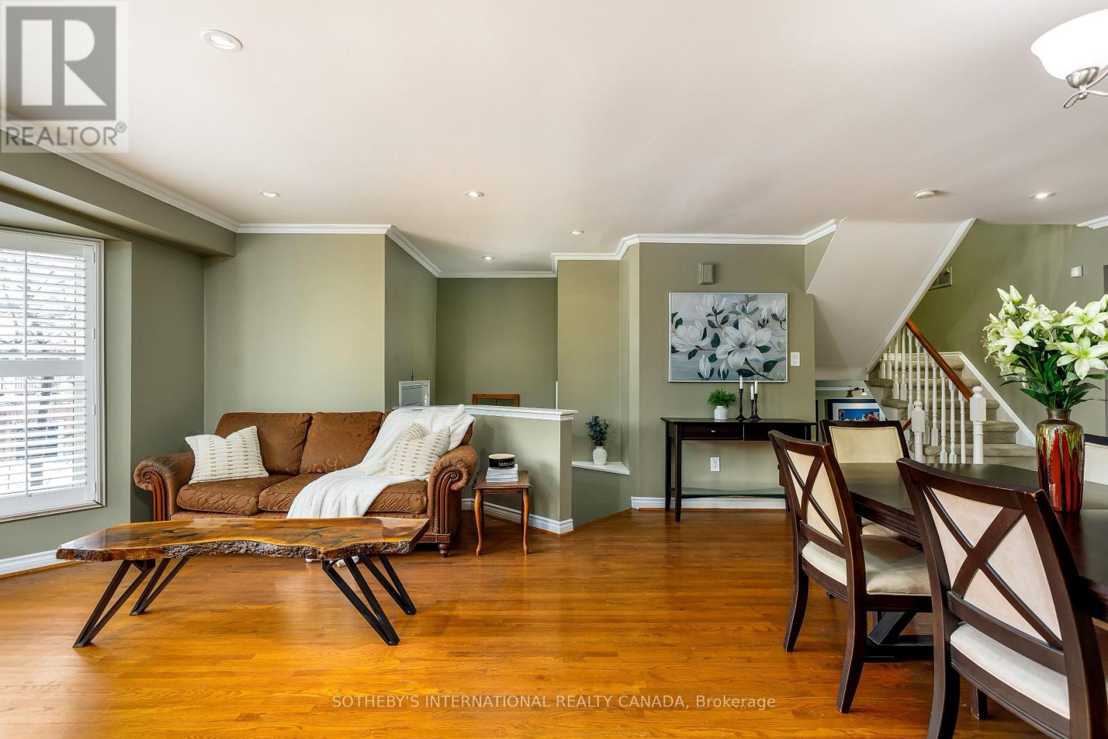 26 Tamarack Circle, Toronto, Ontario  M9P 3T9 - Photo 4 - W12834622