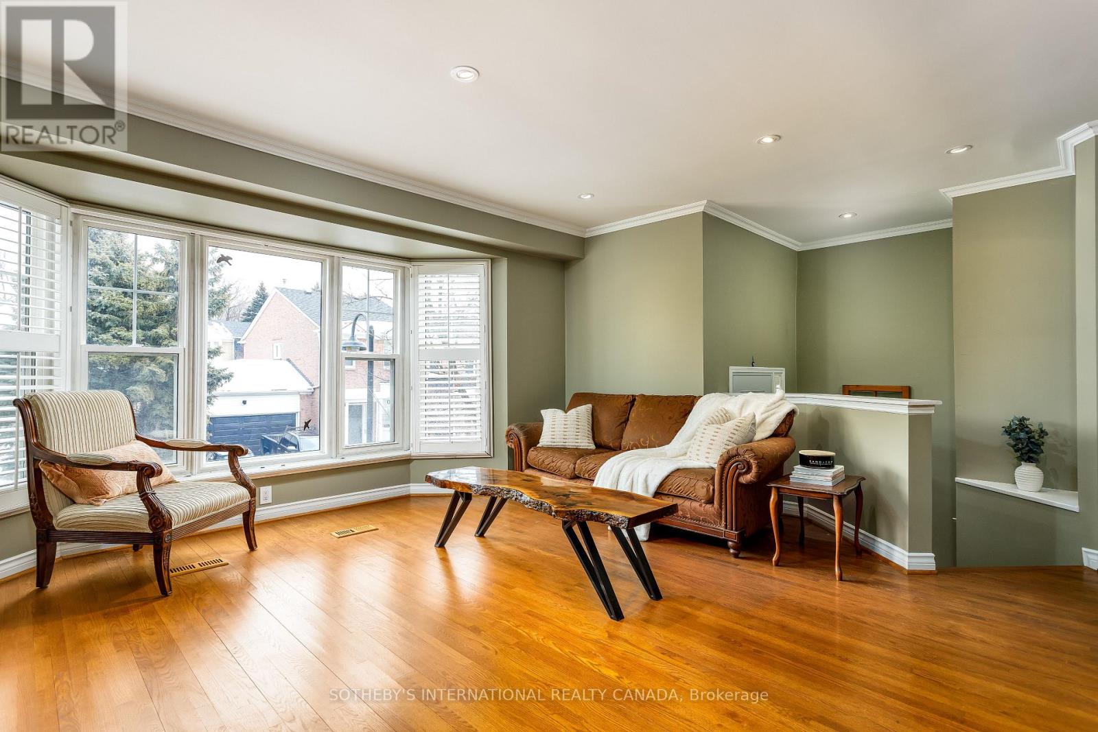 26 Tamarack Circle, Toronto, Ontario  M9P 3T9 - Photo 6 - W12834622