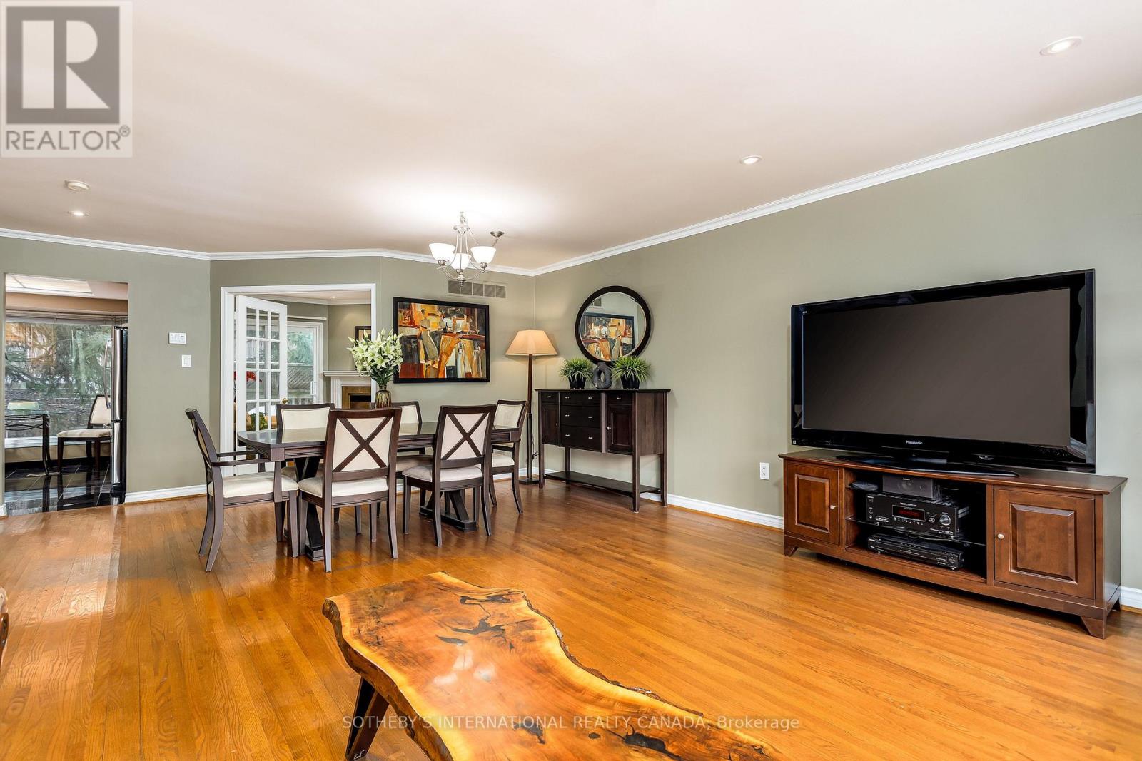 26 Tamarack Circle, Toronto, Ontario  M9P 3T9 - Photo 9 - W12834622