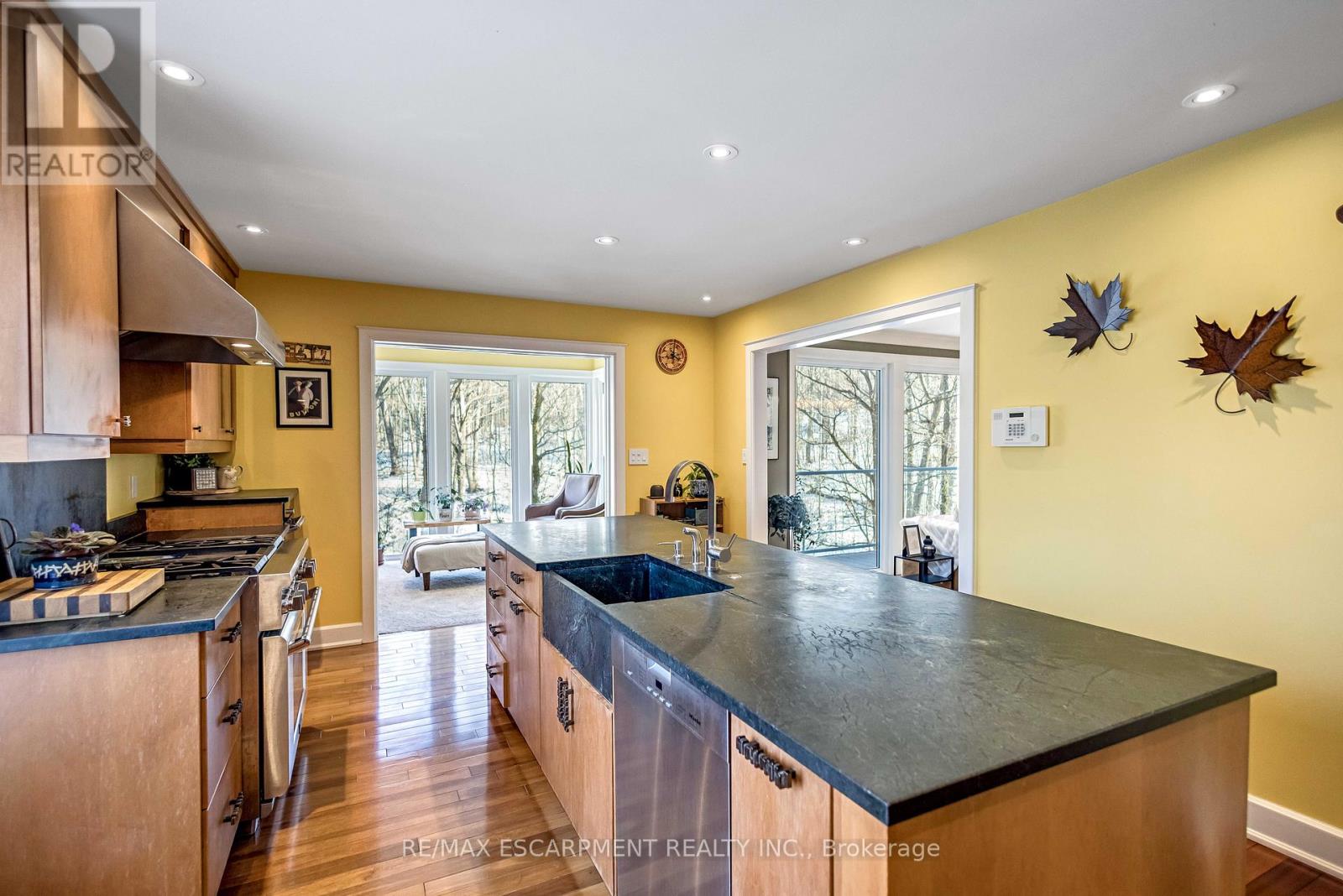 59 Park Road S, Grimsby, Ontario  L3M 4E7 - Photo 15 - X12834532