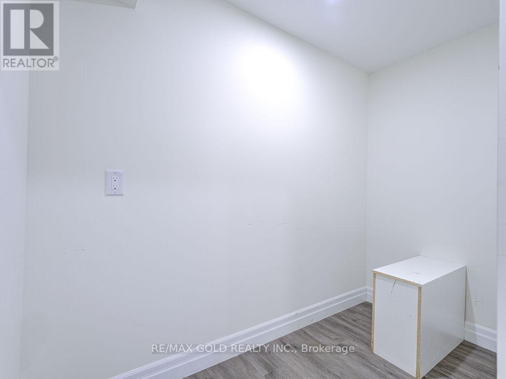 35 - 960 Bitterbush Crescent, London North, Ontario  N6H 0G1 - Photo 27 - X12834554