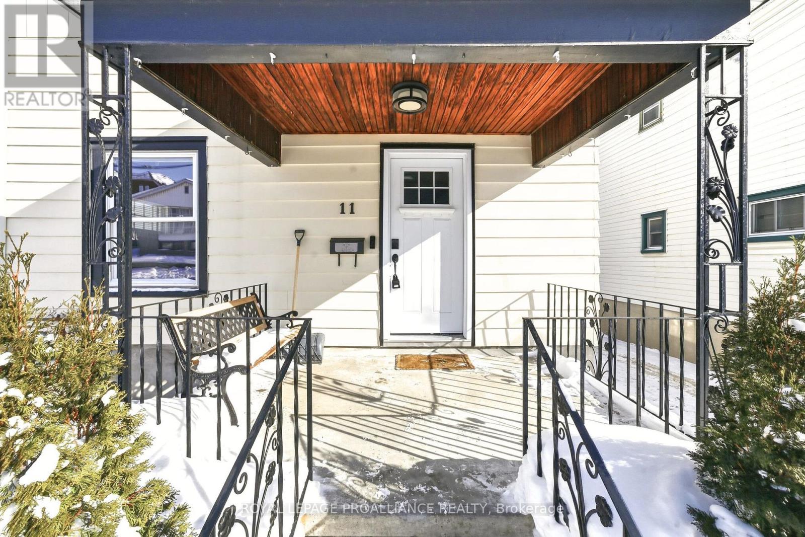 11 Cedar Street, Belleville, Ontario  K8P 3L8 - Photo 3 - X12749352