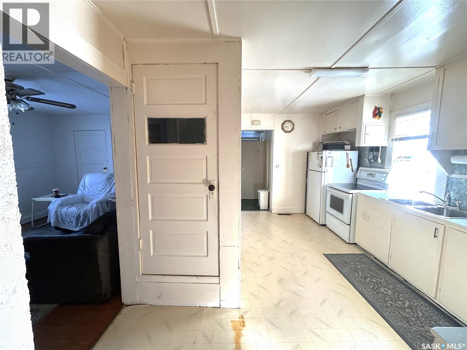 326 Taylor Street, Bienfait, Saskatchewan  S0C 0M0 - Photo 11 - SK029485