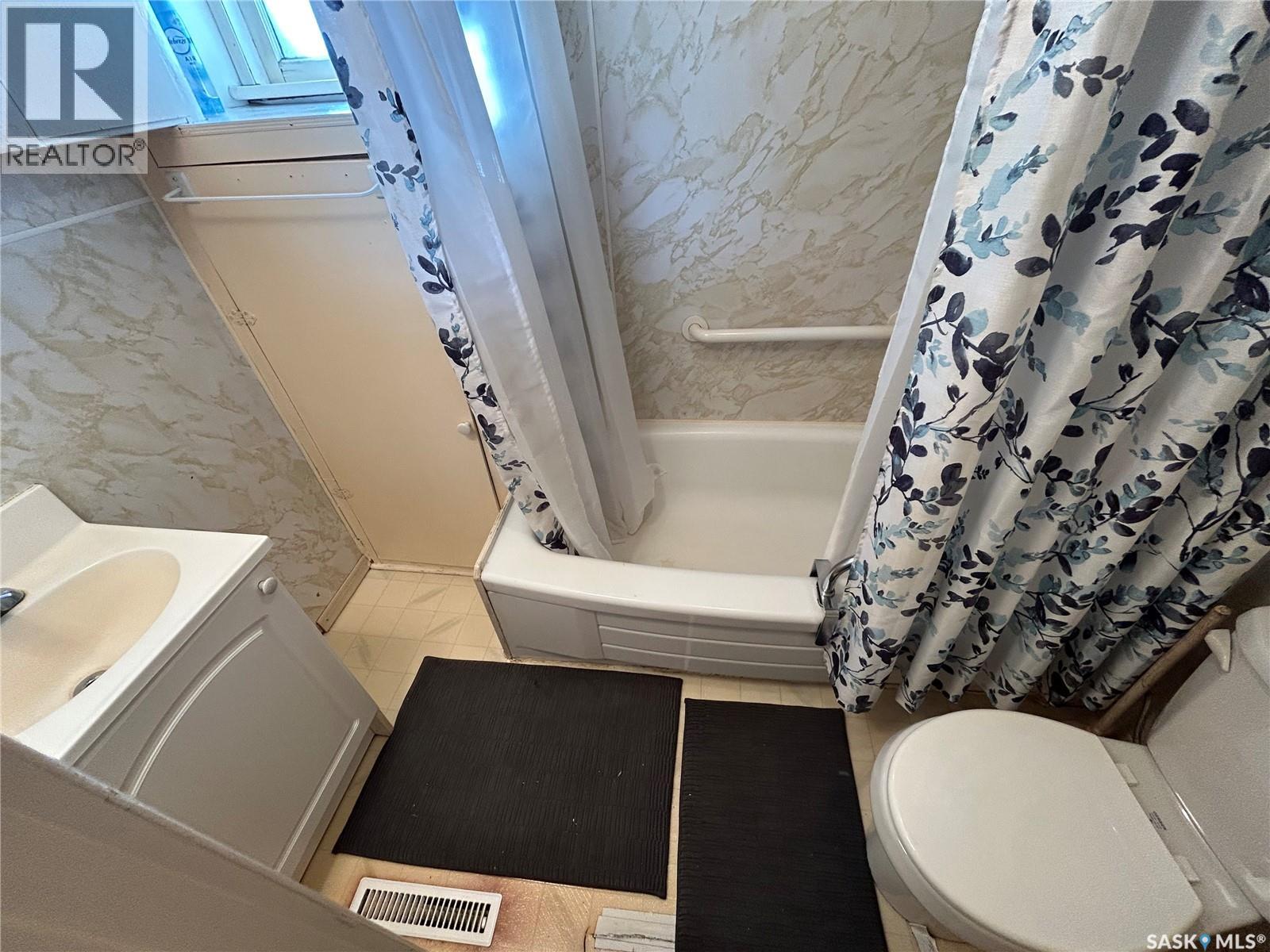 326 Taylor Street, Bienfait, Saskatchewan  S0C 0M0 - Photo 32 - SK029485