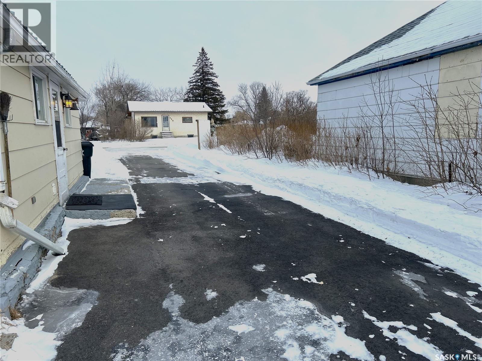 326 Taylor Street, Bienfait, Saskatchewan  S0C 0M0 - Photo 40 - SK029485