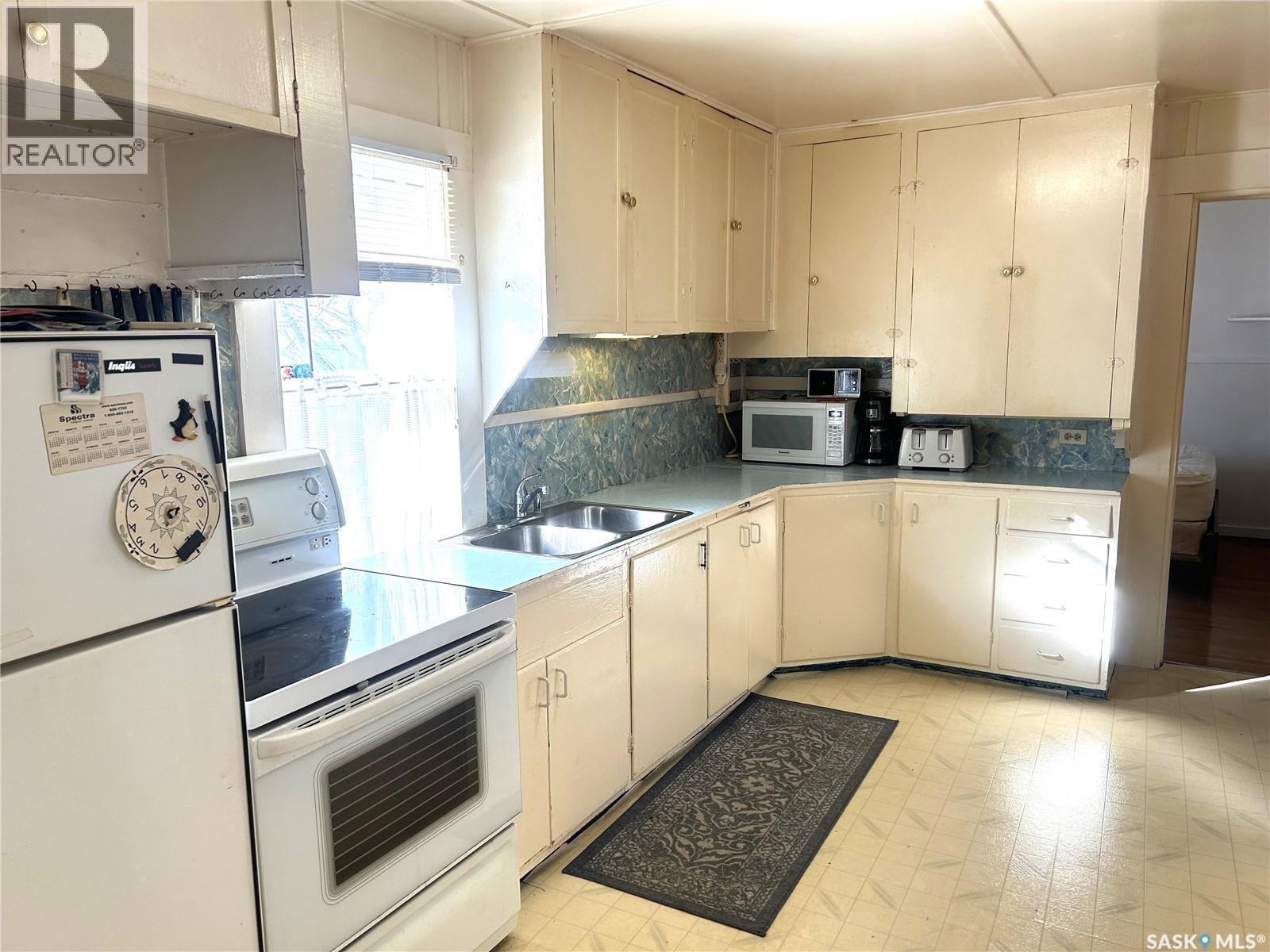 326 Taylor Street, Bienfait, Saskatchewan  S0C 0M0 - Photo 6 - SK029485