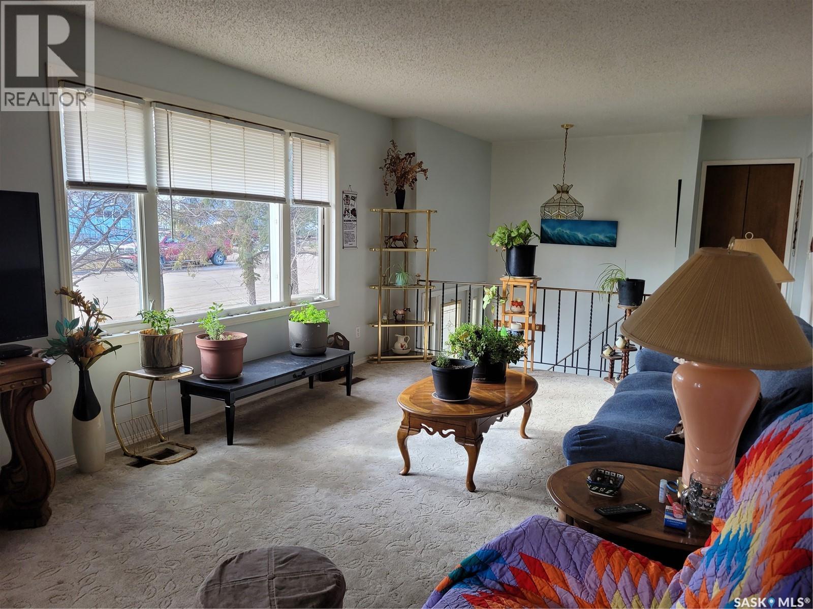 529 6th Avenue E, Assiniboia, Saskatchewan  S0H 0B0 - Photo 13 - SK029477