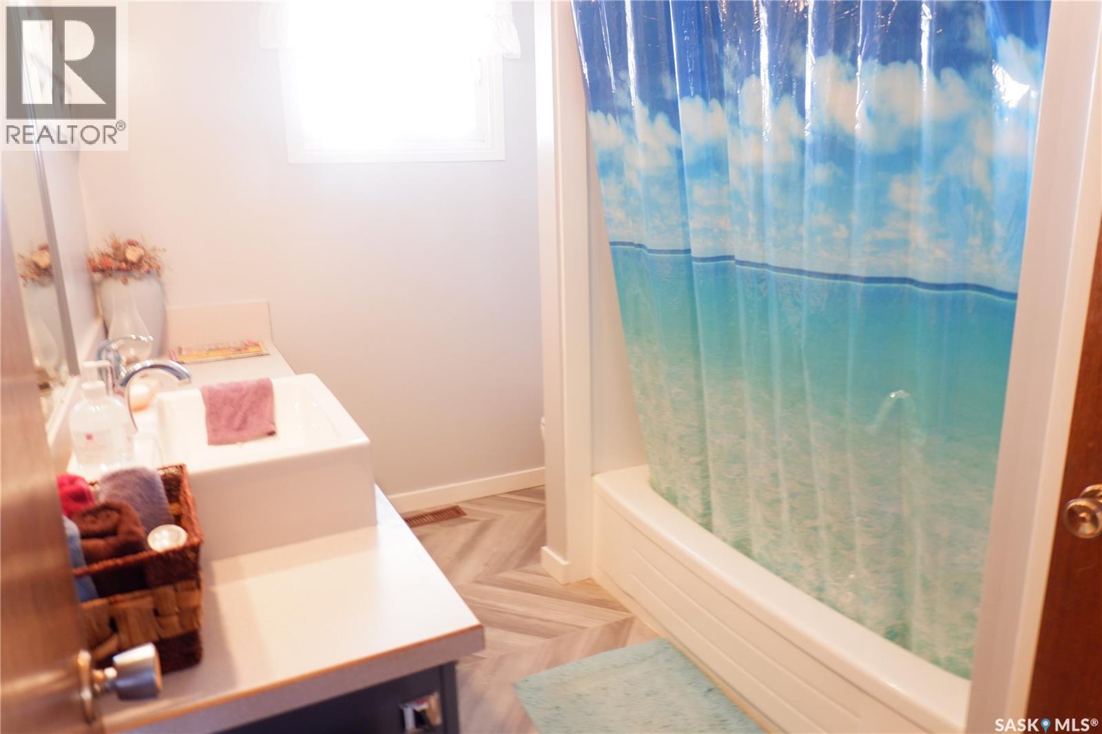 529 6th Avenue E, Assiniboia, Saskatchewan  S0H 0B0 - Photo 26 - SK029477