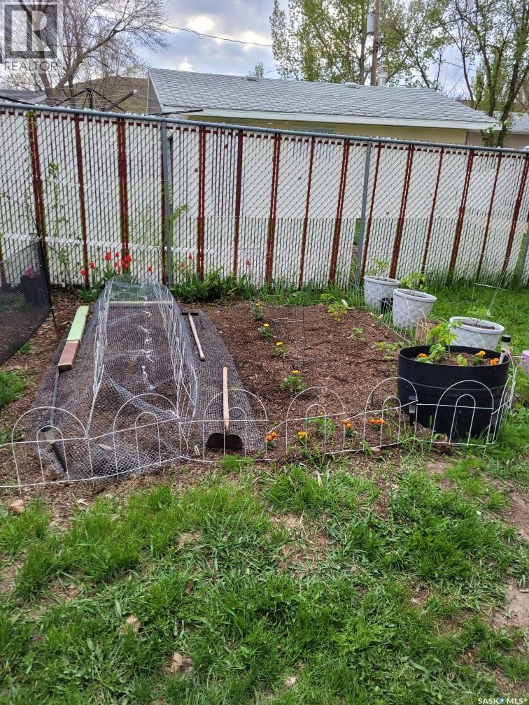 529 6th Avenue E, Assiniboia, Saskatchewan  S0H 0B0 - Photo 39 - SK029477