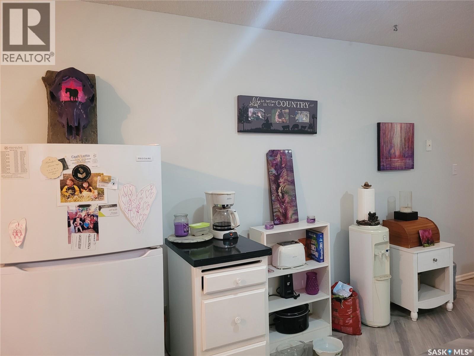 529 6th Avenue E, Assiniboia, Saskatchewan  S0H 0B0 - Photo 4 - SK029477