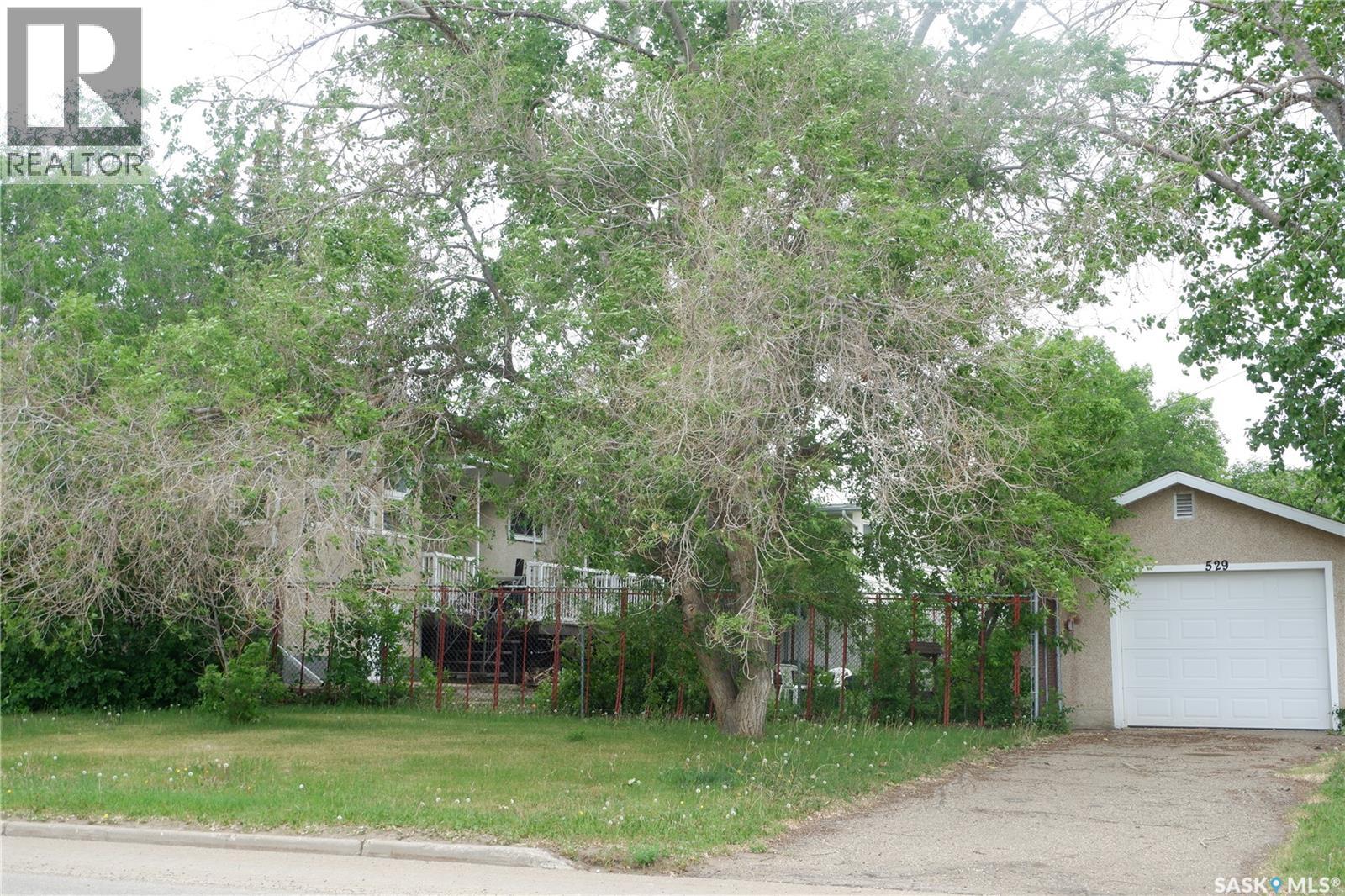 529 6th Avenue E, Assiniboia, Saskatchewan  S0H 0B0 - Photo 45 - SK029477