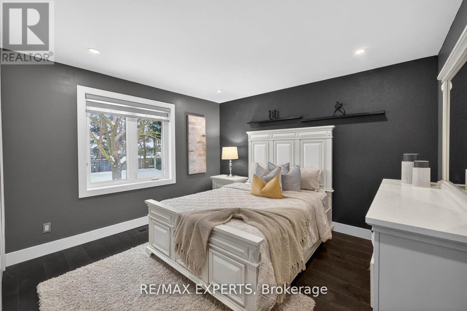 60 Suburban Drive, Mississauga, Ontario L5N 1G9 - Photo 18 - W12834484