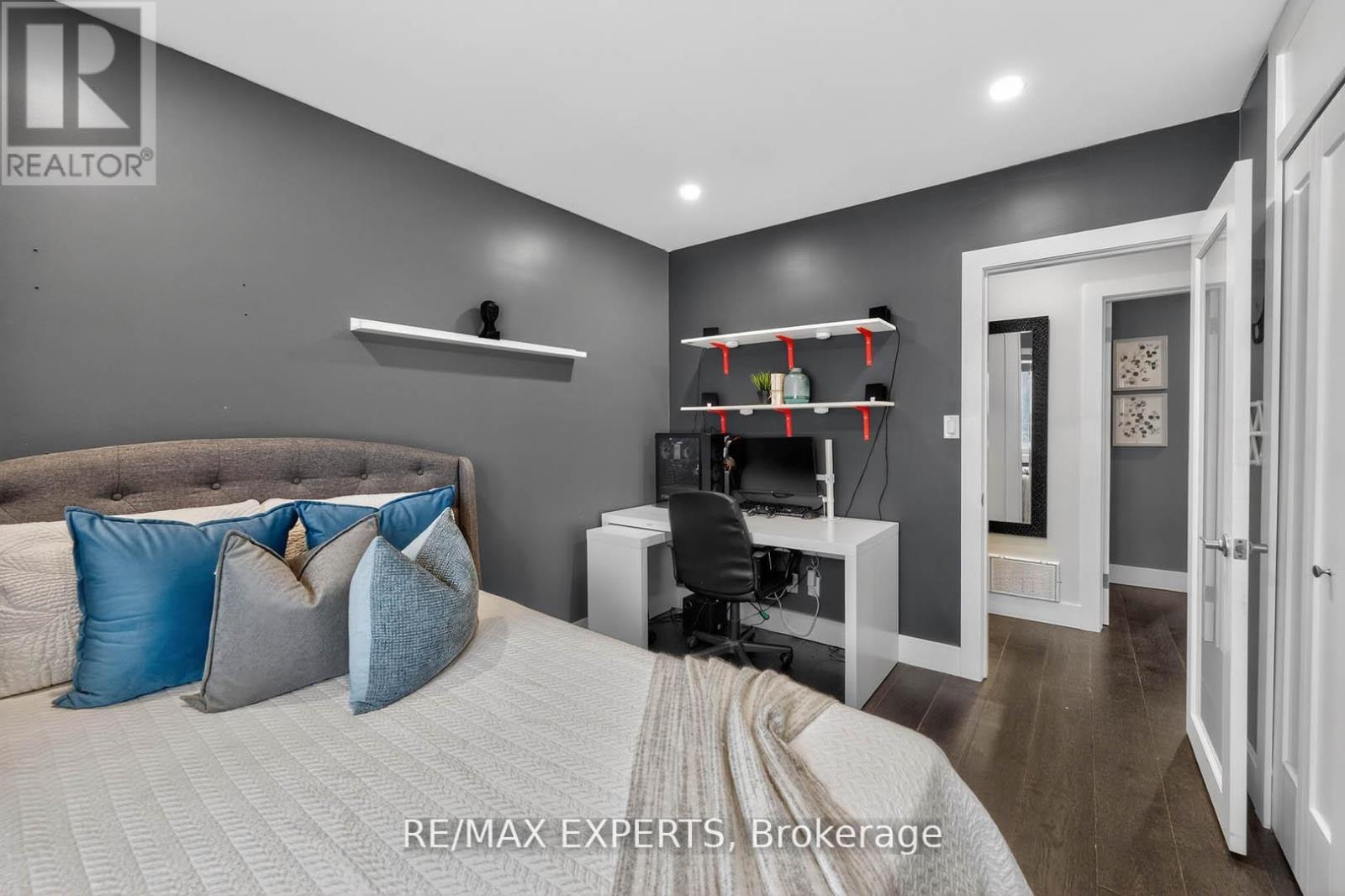 60 Suburban Drive, Mississauga, Ontario L5N 1G9 - Photo 23 - W12834484