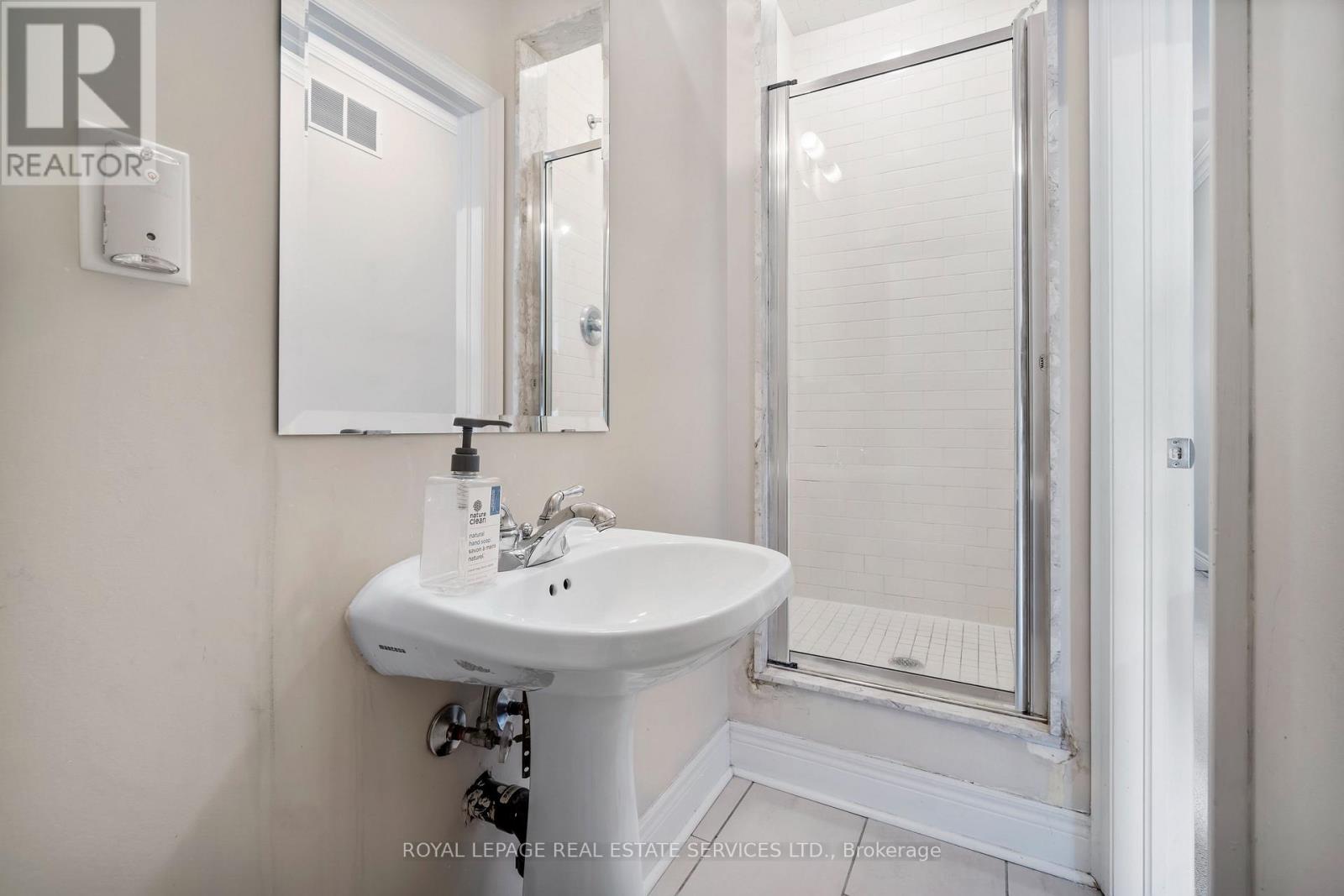 122 Six Point Road, Toronto, Ontario  M8Z 0A1 - Photo 27 - W12834612