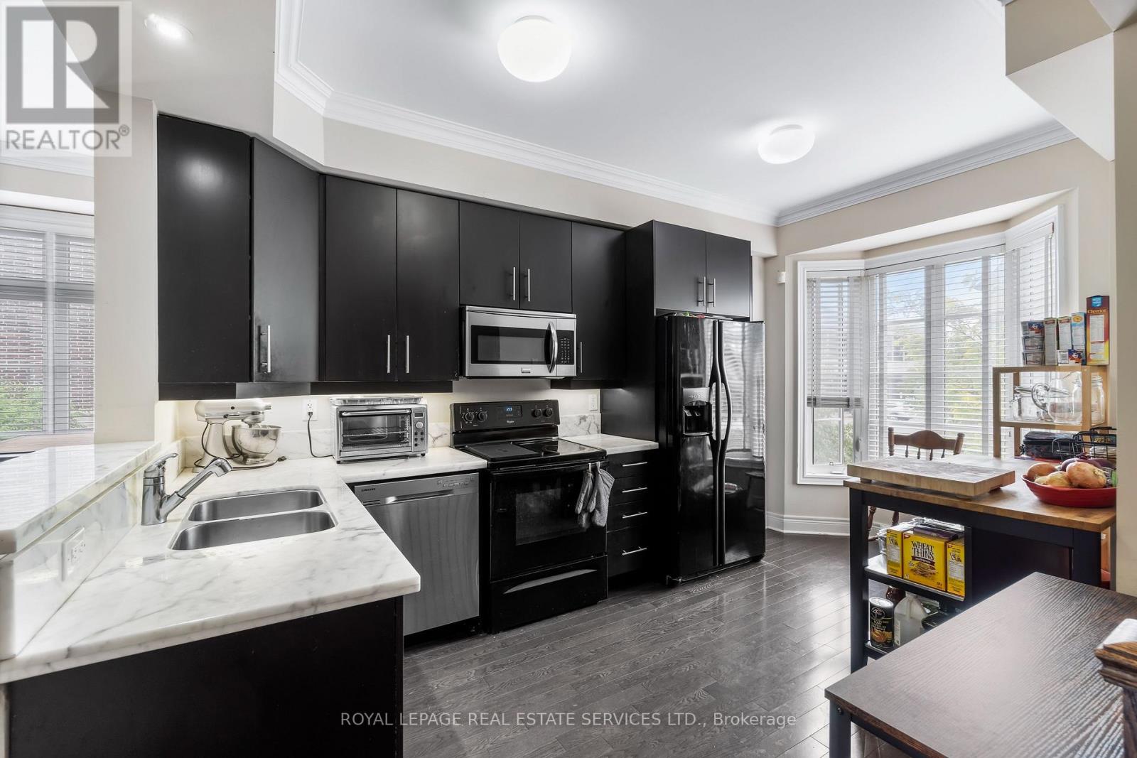 122 Six Point Road, Toronto, Ontario  M8Z 0A1 - Photo 9 - W12834612