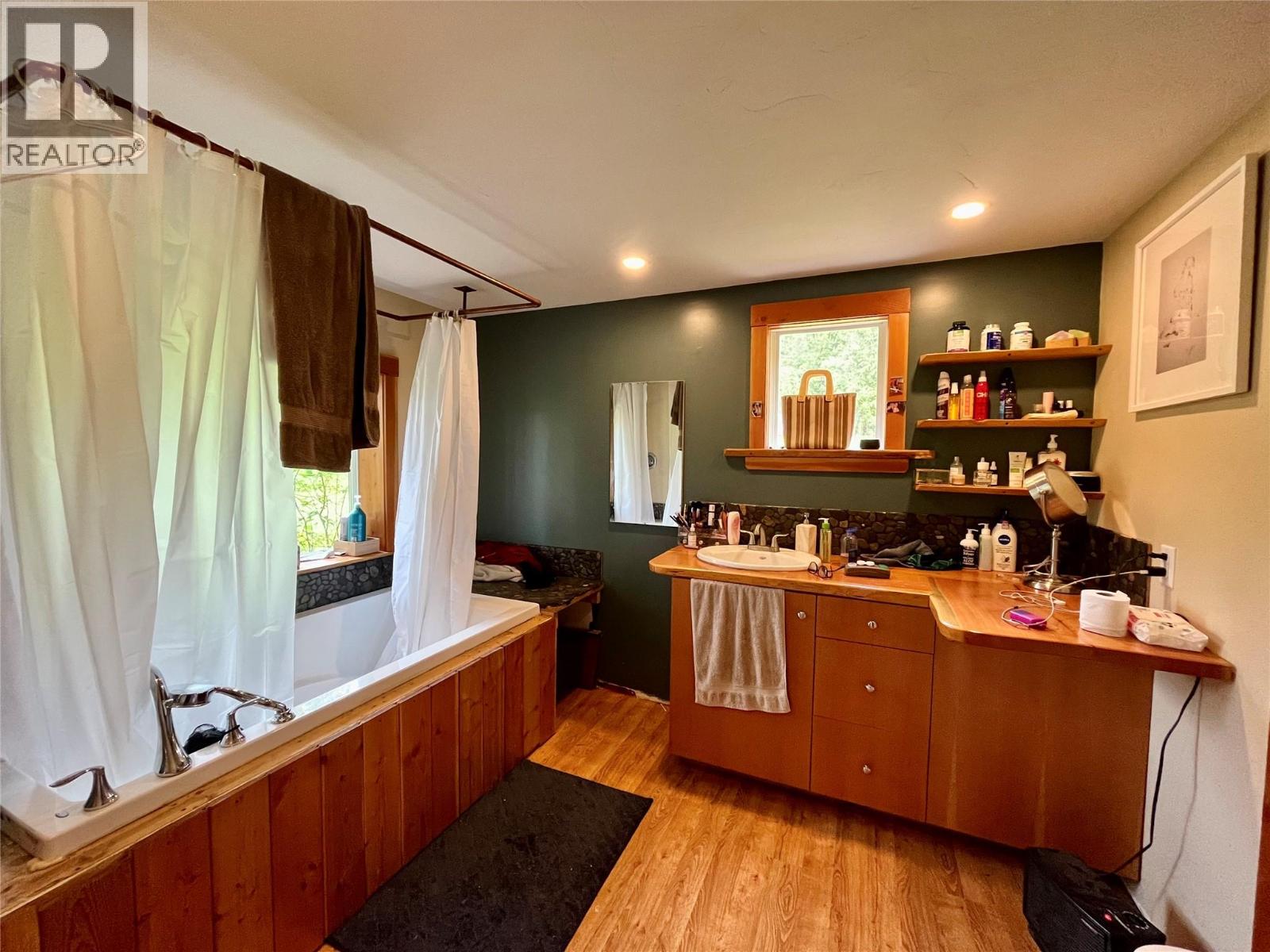 740 Highway 6 S, Nakusp, British Columbia  V0G 1R0 - Photo 15 - 10349240