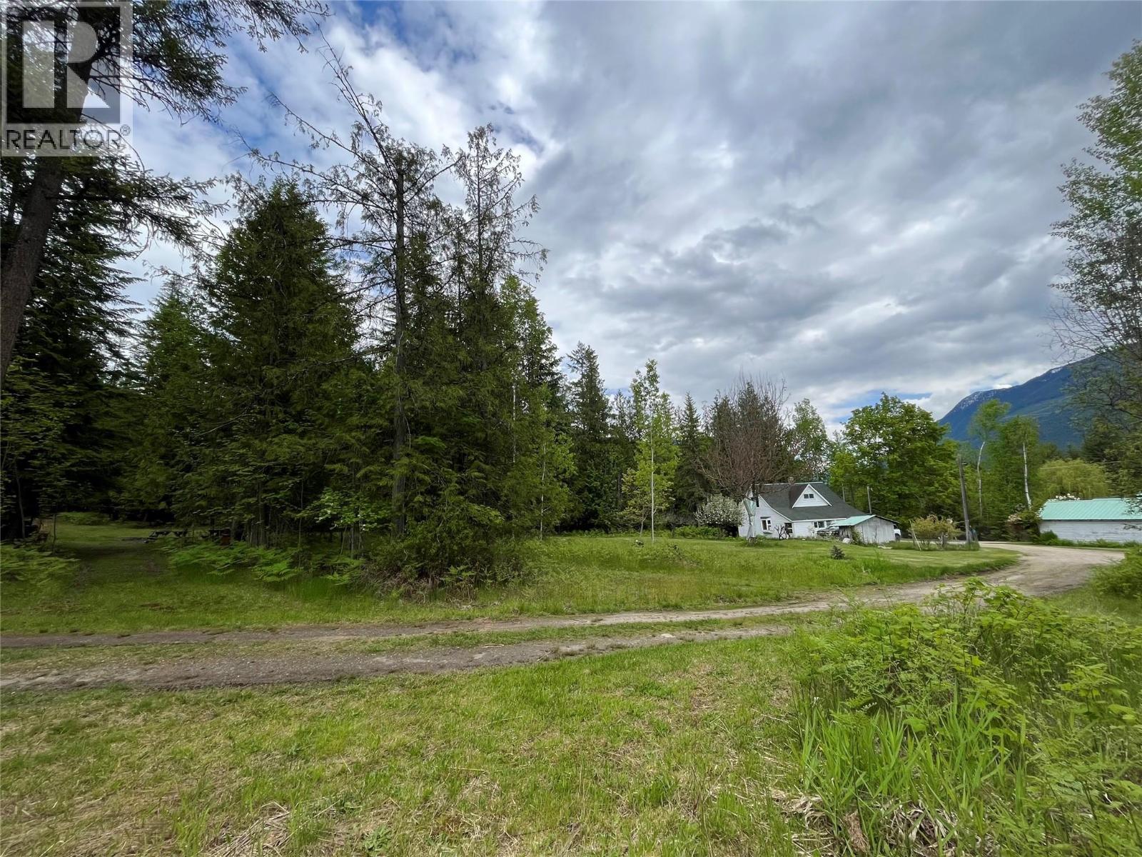 740 Highway 6 S, Nakusp, British Columbia  V0G 1R0 - Photo 17 - 10349240