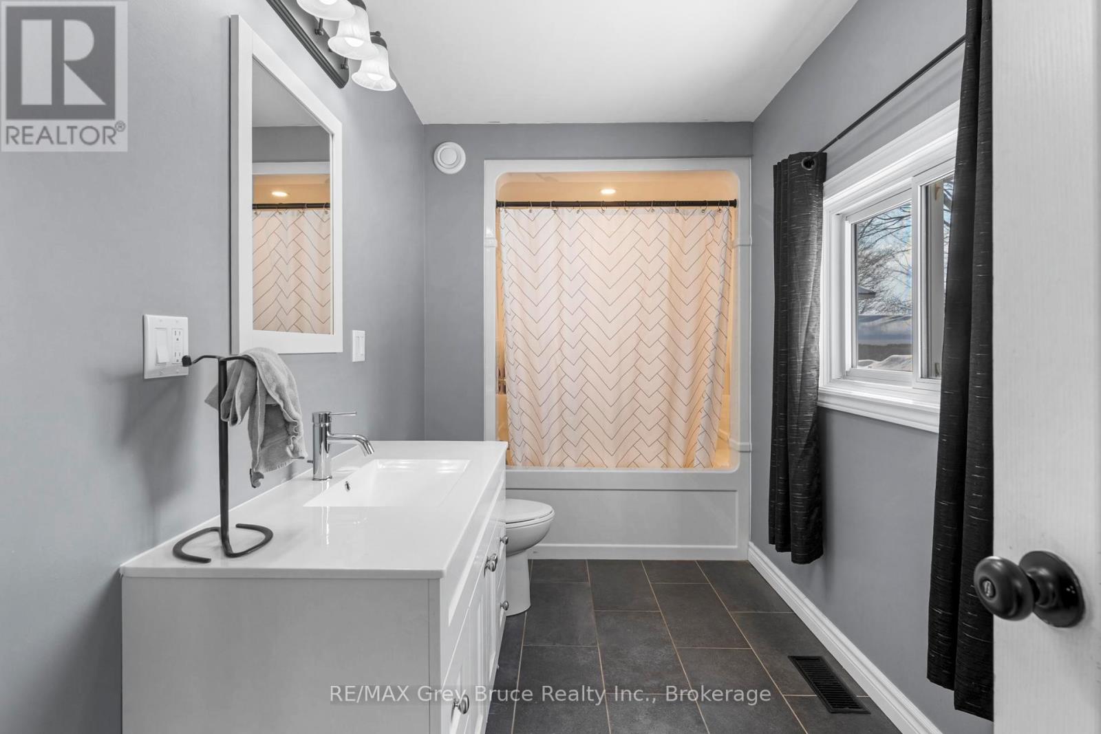 71 Main Street, Arran-Elderslie, Ontario  N0H 2N0 - Photo 34 - X12834790