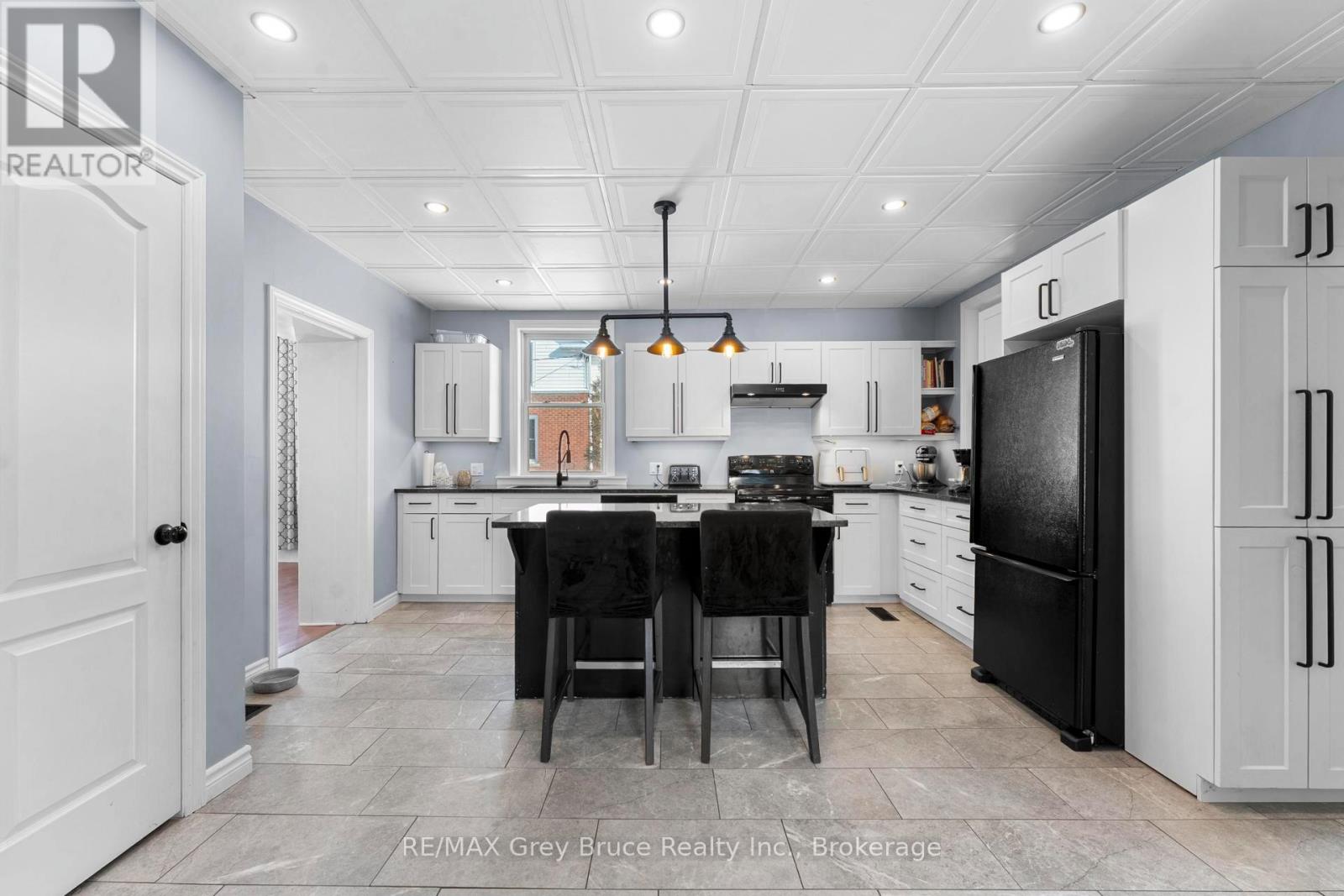 71 Main Street, Arran-Elderslie, Ontario  N0H 2N0 - Photo 7 - X12834790