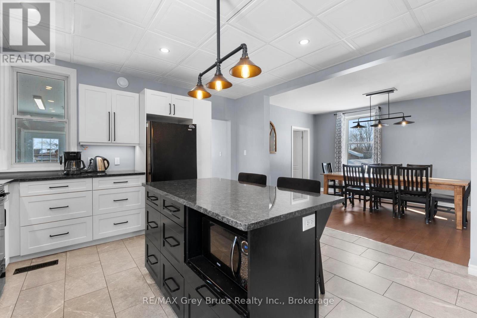 71 Main Street, Arran-Elderslie, Ontario  N0H 2N0 - Photo 9 - X12834790