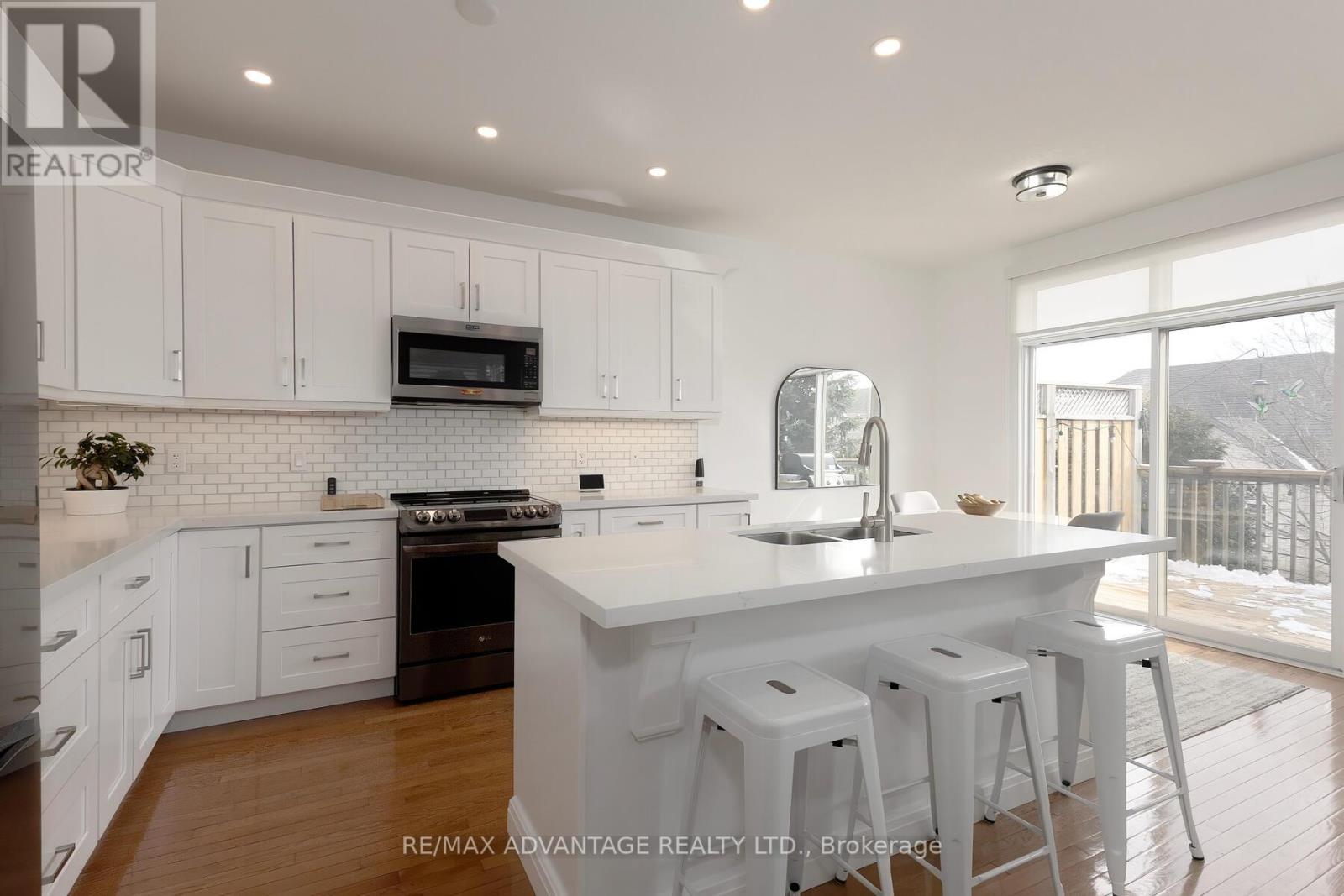 477 Blue Jay Drive, London North, Ontario  N5X 4K7 - Photo 11 - X12834638