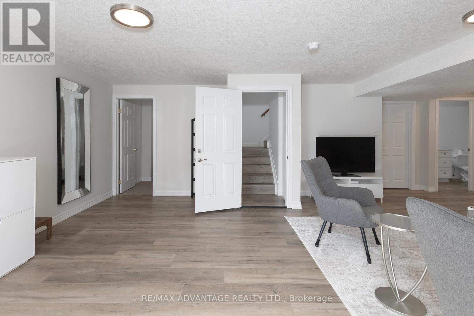 477 Blue Jay Drive, London North, Ontario  N5X 4K7 - Photo 29 - X12834638