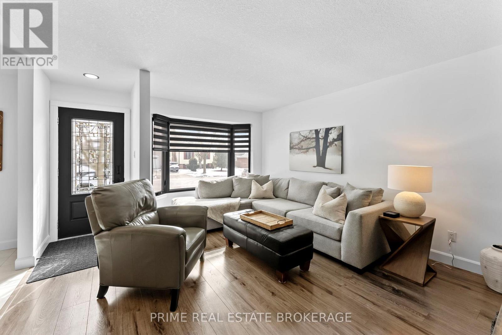 484 Ferndale Avenue, London South, Ontario  N6C 2Z1 - Photo 3 - X12834904