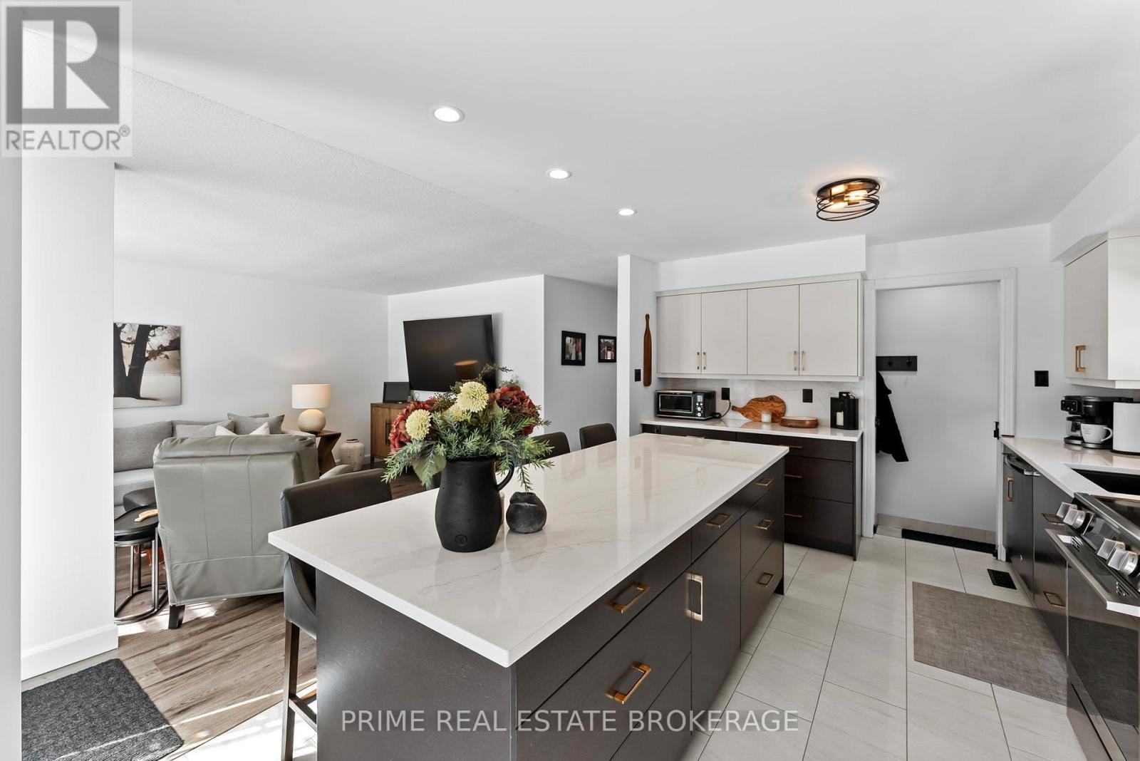 484 Ferndale Avenue, London South, Ontario  N6C 2Z1 - Photo 8 - X12834904