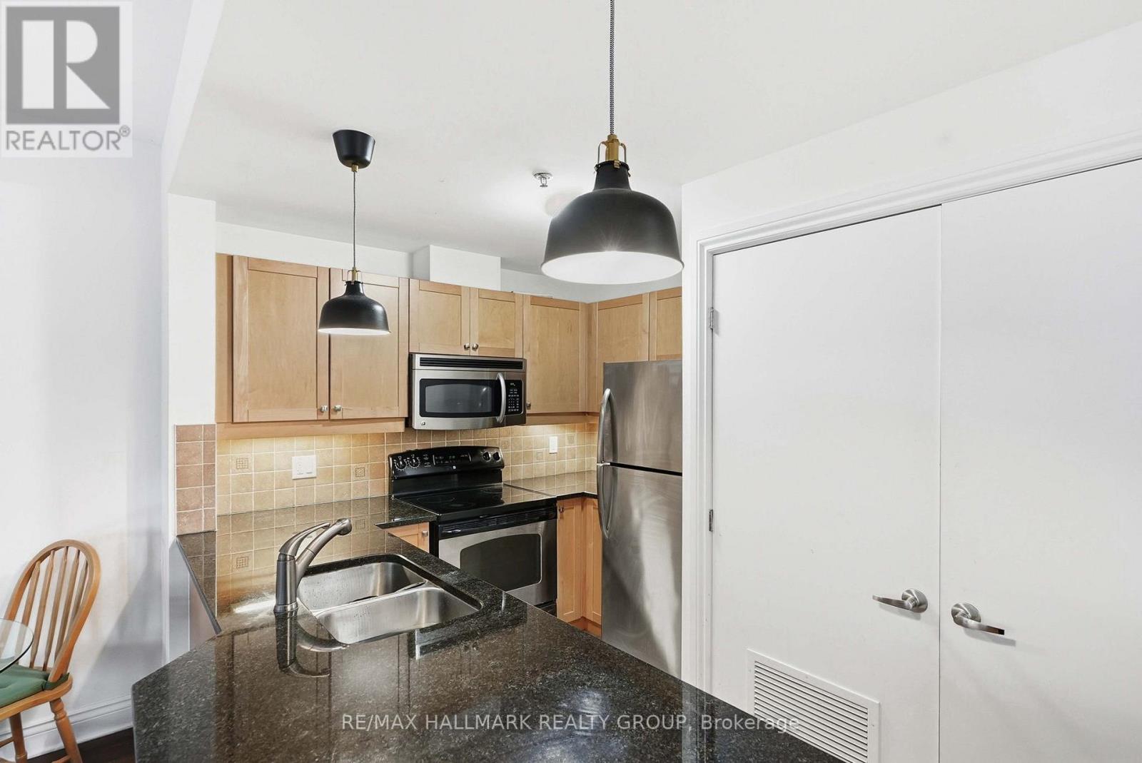 310 - 323 Winona Avenue, Ottawa, Ontario  K1Z 5H3 - Photo 8 - X12834648