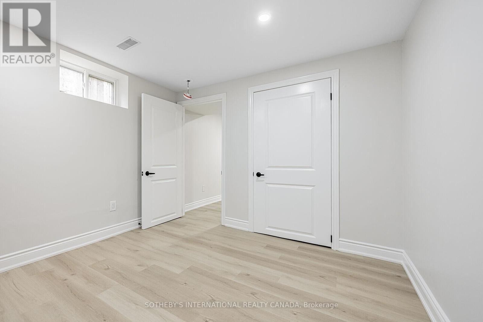 222 Hammersmith Court, Burlington, Ontario  L7L 4N7 - Photo 14 - W12802112