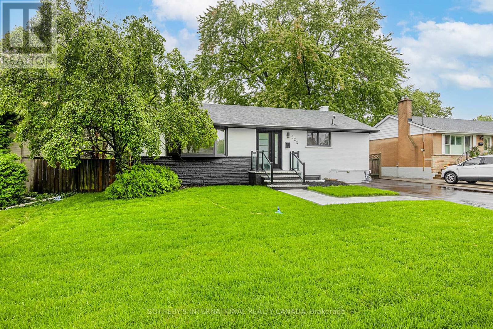 222 Hammersmith Court, Burlington, Ontario  L7L 4N7 - Photo 3 - W12802112