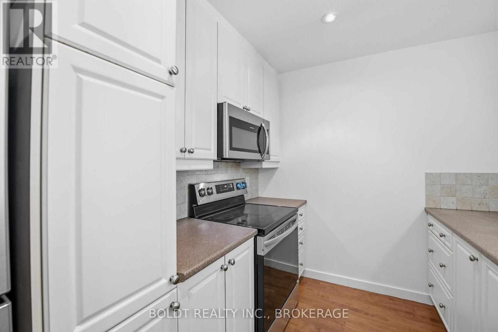 8 - 49 Ontario Street, Grimsby, Ontario  L3M 3H2 - Photo 11 - X12834842